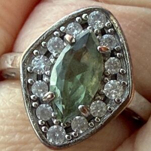 Elegant Green Gemstone Women's Ring